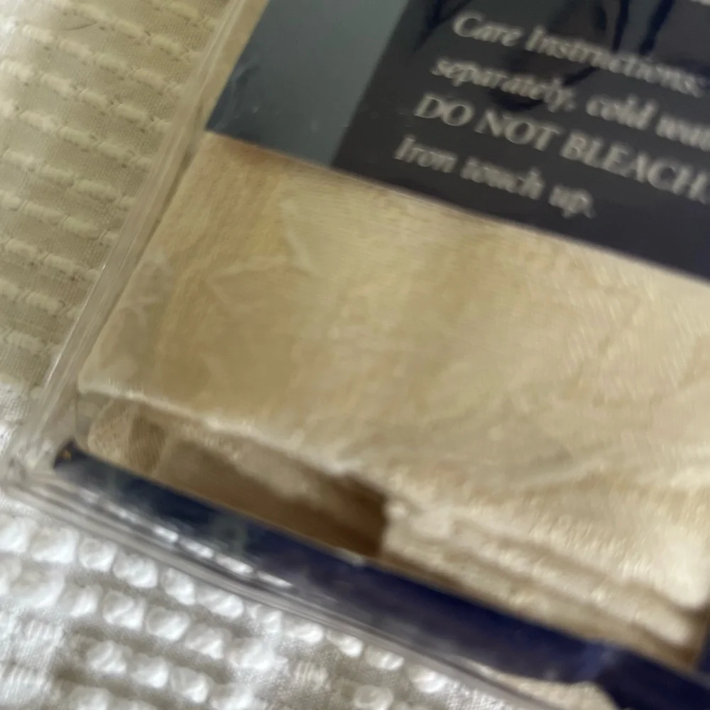 1 Wedgwood Brighton Formal Traditions WHITE OR BLUE Damask Rectangle Tablecloth